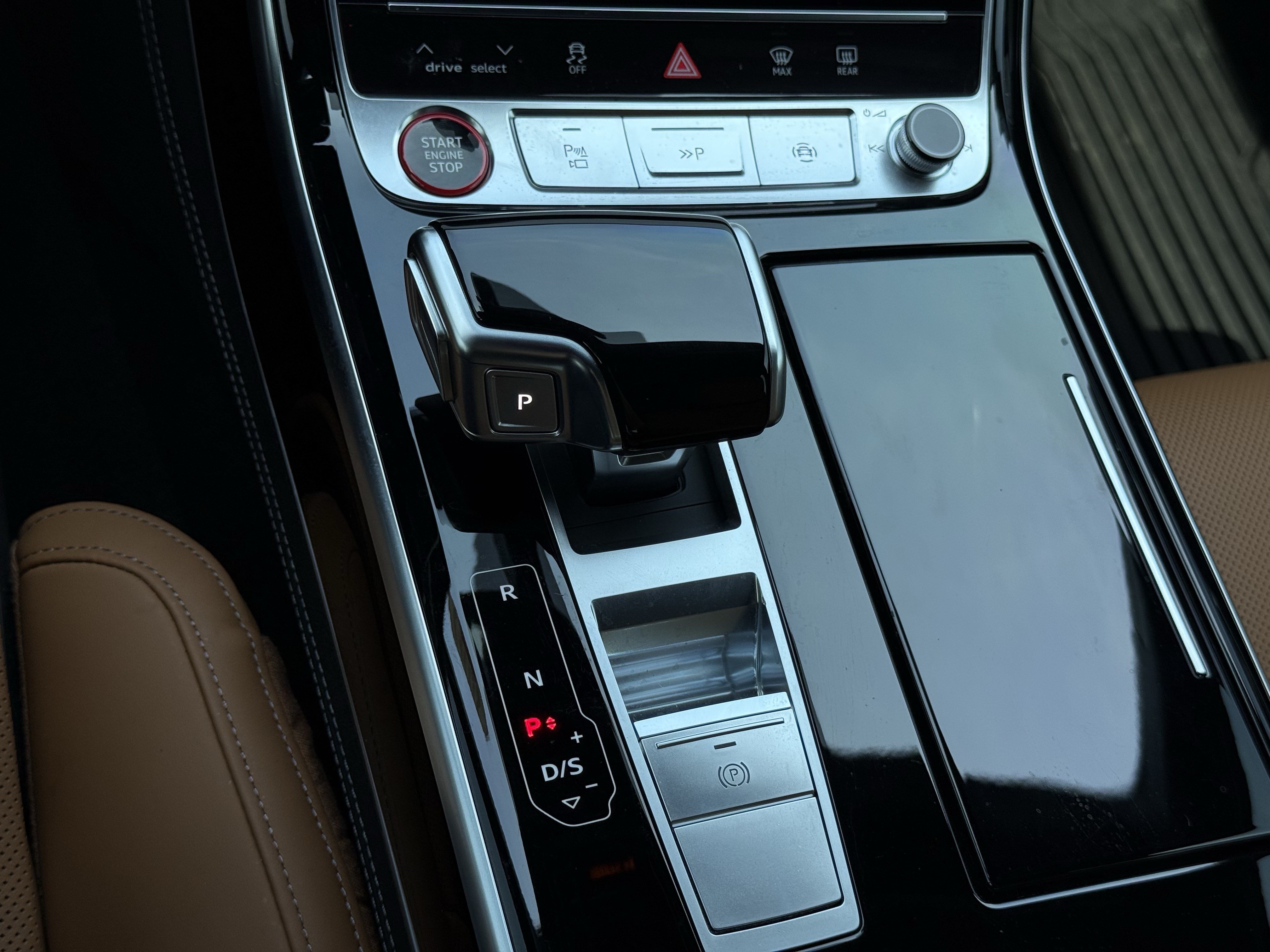 Used 2024 Audi S8 AWD/4WD image 26