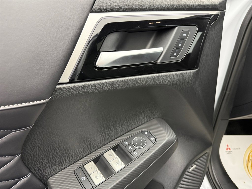 New 2026 Mitsubishi Outlander SEL image 14
