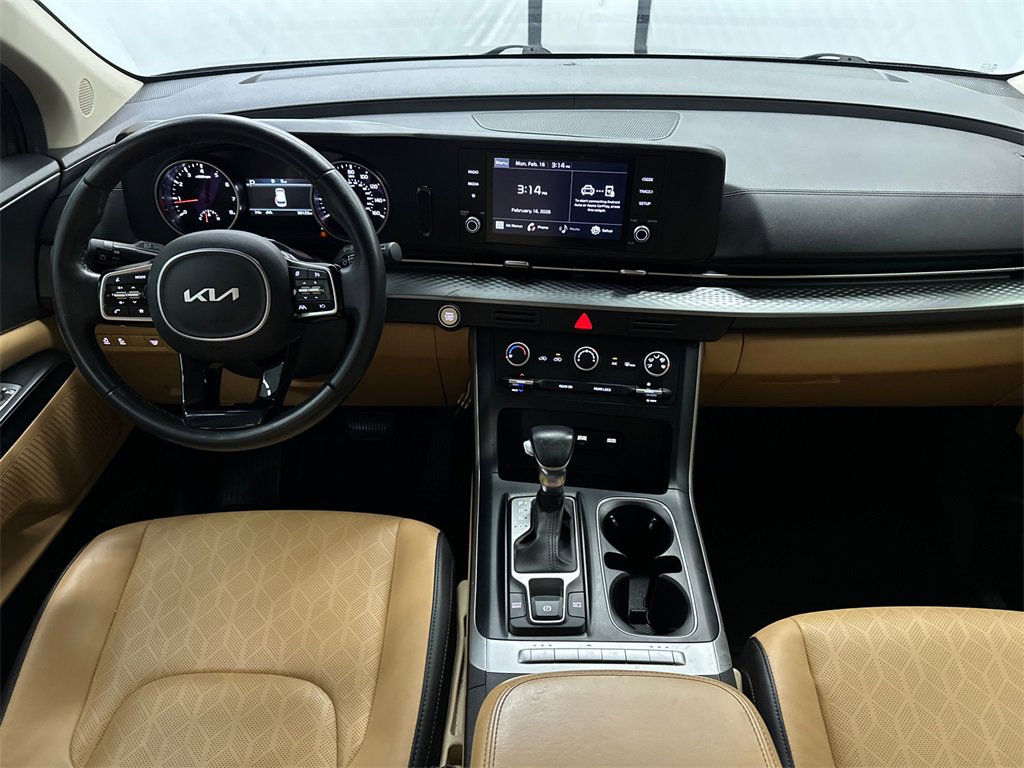 Used 2022 Kia Carnival LX image 23