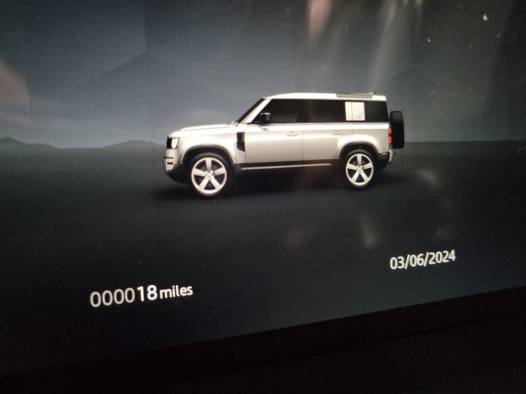 Used 2024 Land Rover Defender 110 SE AWD/4WD image 18