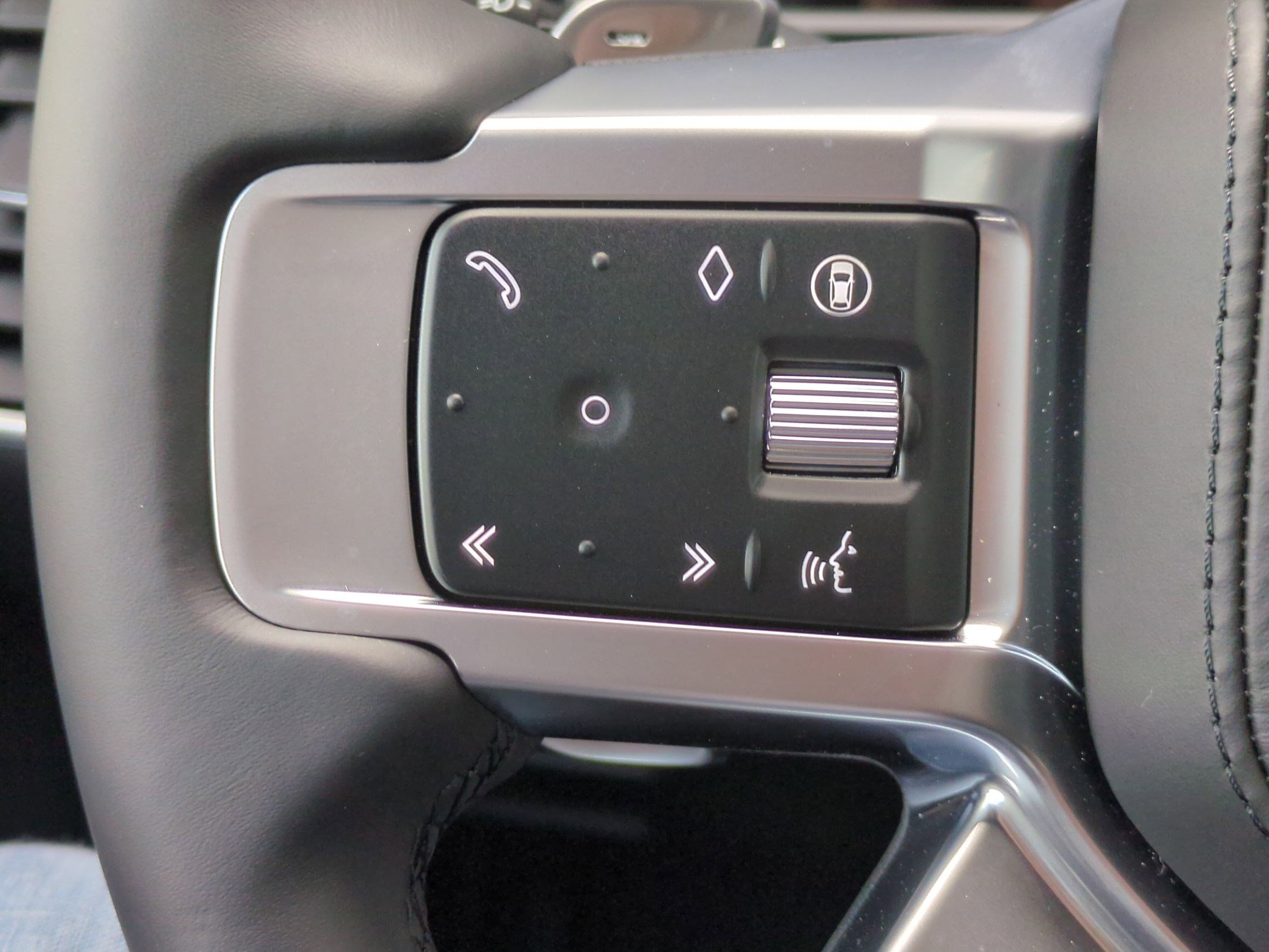 New 2026 Land Rover Discovery Dynamic SE image 14