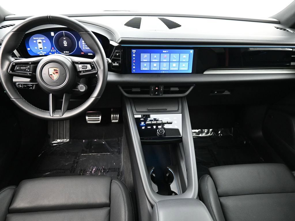 Certified 2025 Porsche Macan 4S Electric image 6