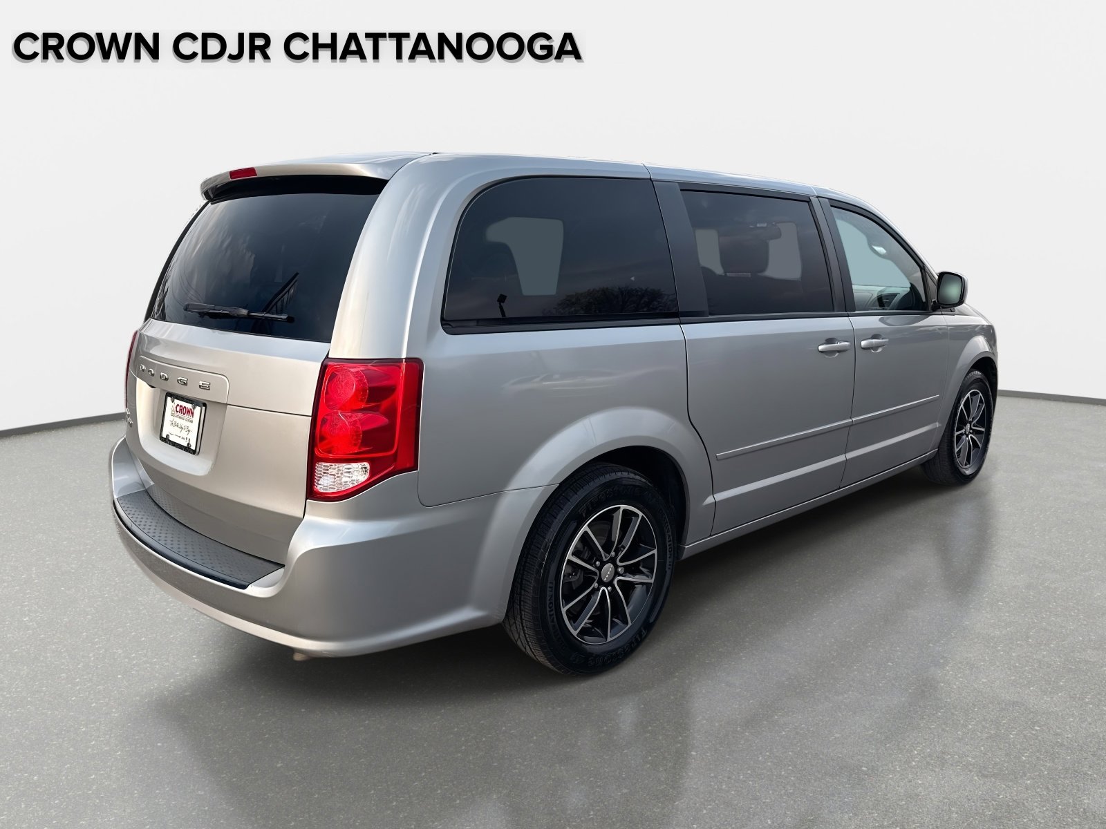 Used 2017 Dodge Grand Caravan SE image 4