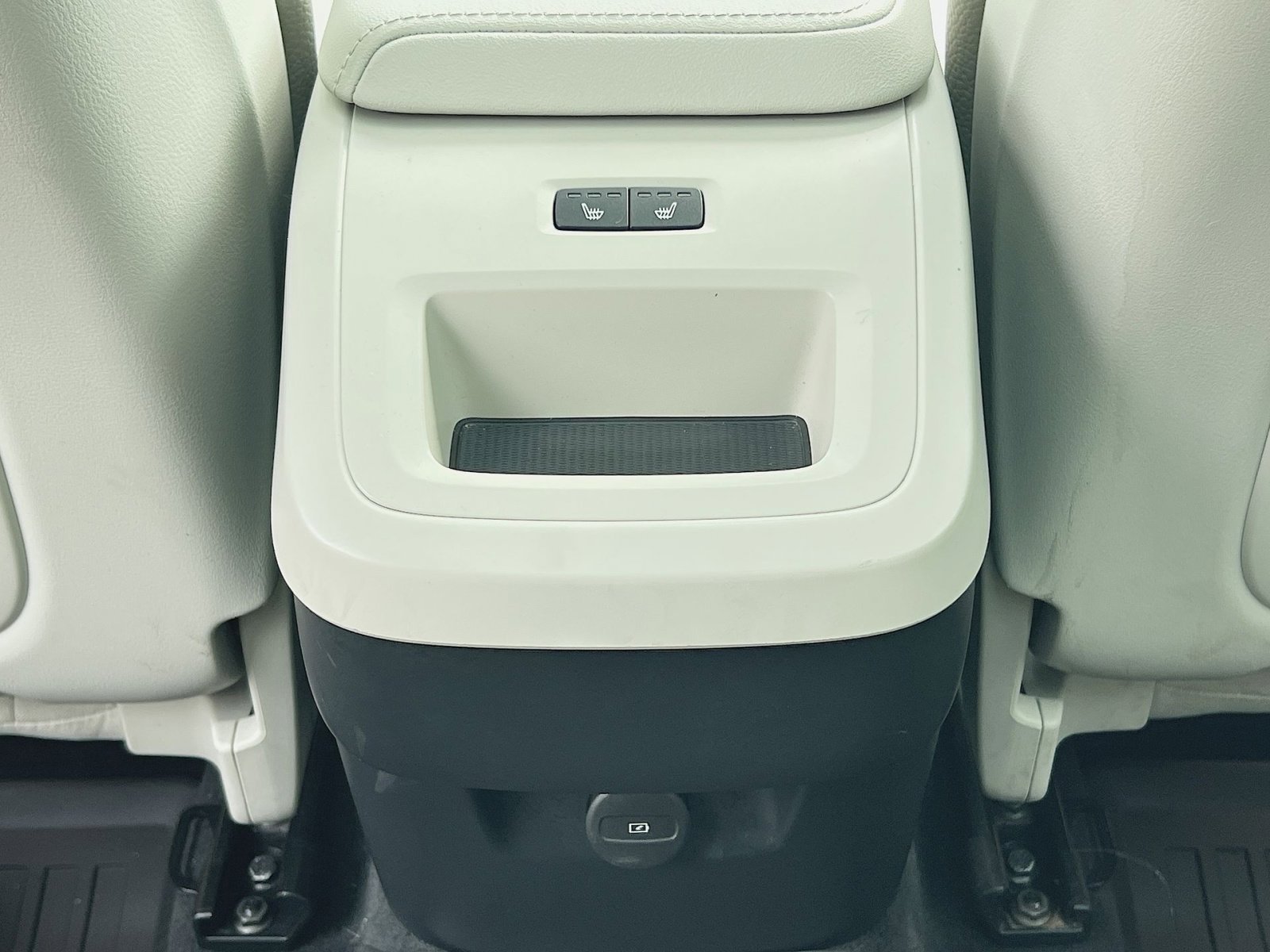 Certified 2023 Volvo XC60 B5 Plus w/ Climate Package image 23