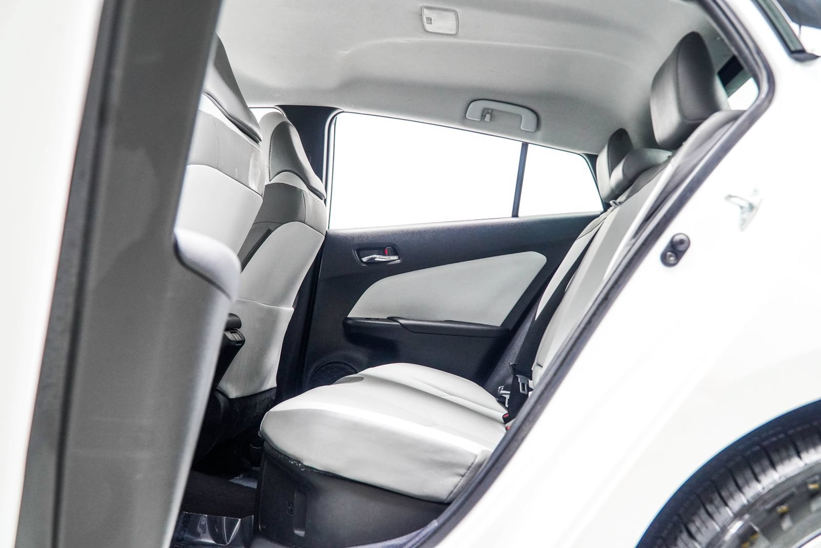 Used 2021 Toyota Prius Prime XLE FWD image 37