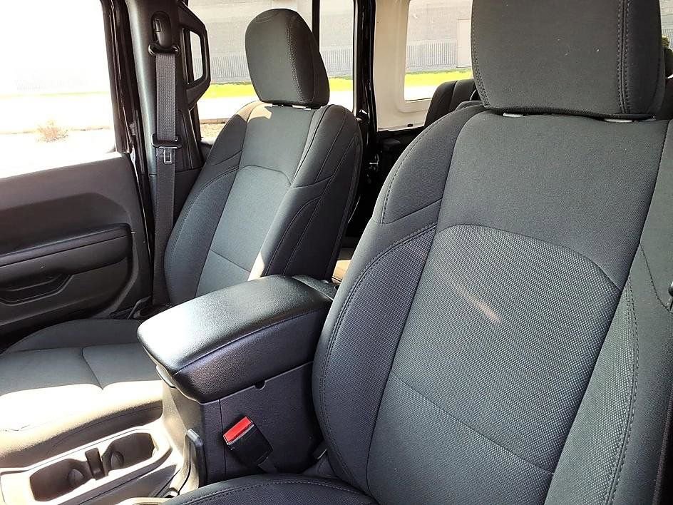 Used 2023 Jeep Wrangler Unlimited w/ Cold Weather Group image 17