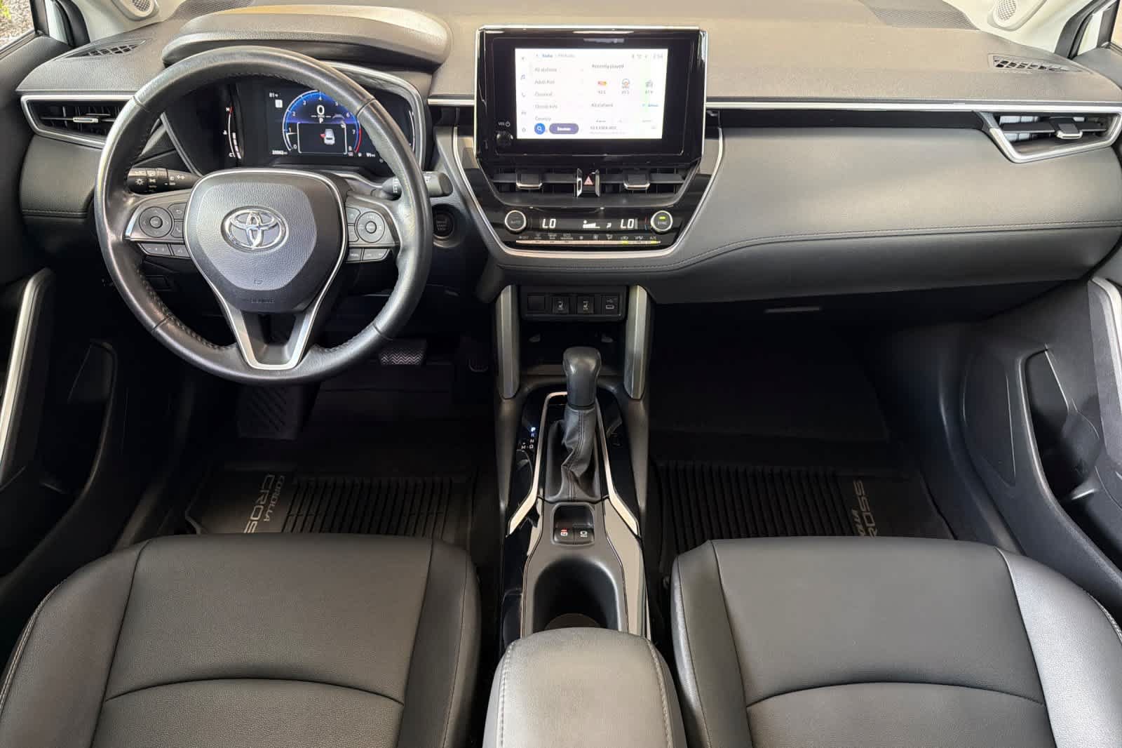 Used 2024 Toyota Corolla Cross XLE w/ Convenience Package FWD image 3