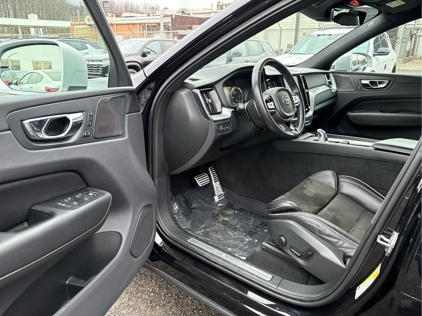 Used 2019 Volvo XC60 T8 R-Design w/ Advanced Package AWD/4WD image 14