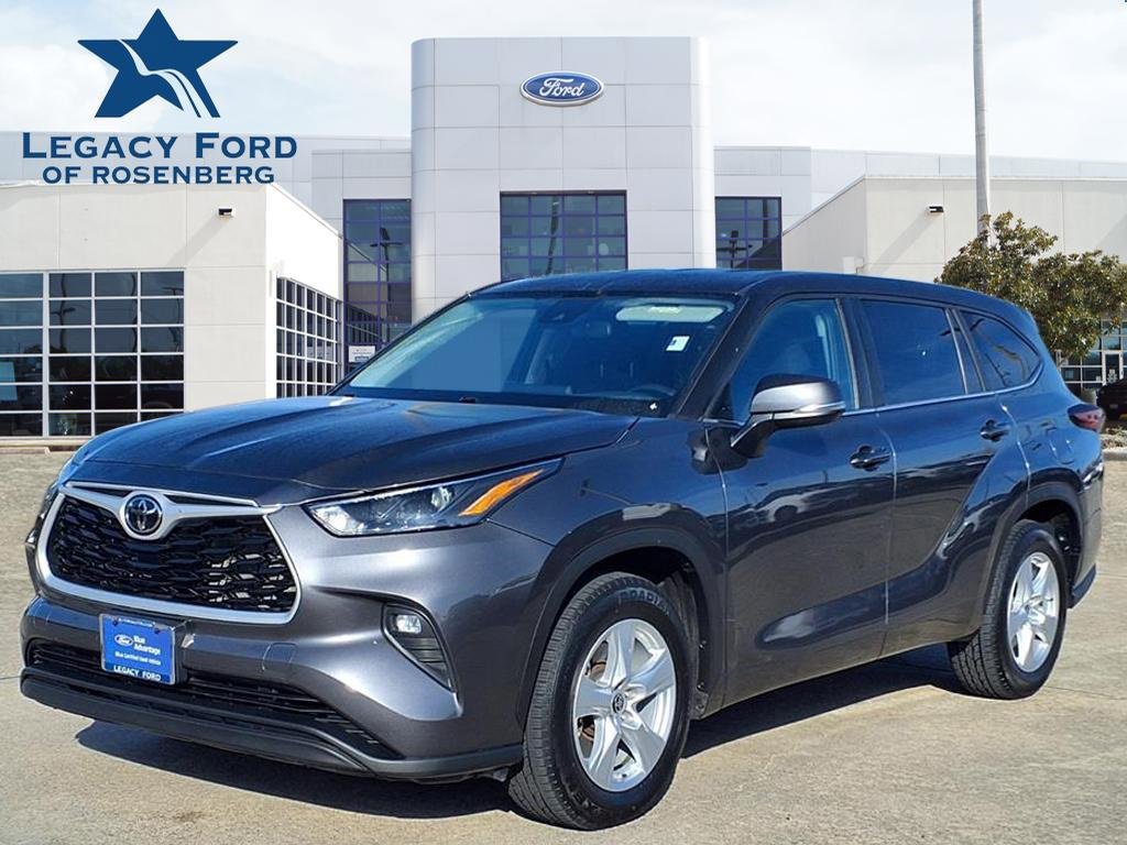 Used 2023 Toyota Highlander LE image 1