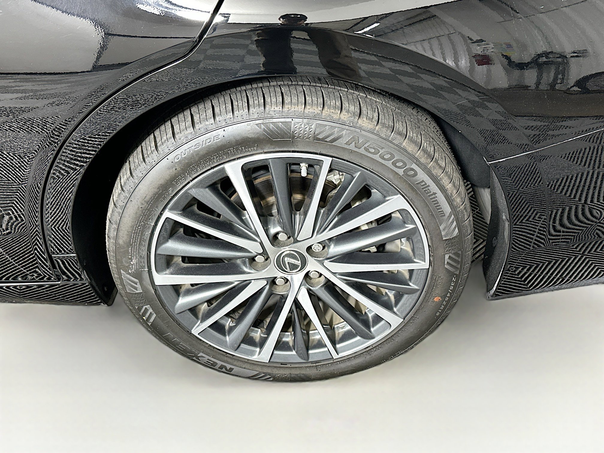 Used 2024 Lexus ES 350 w/ Premium Package image 11