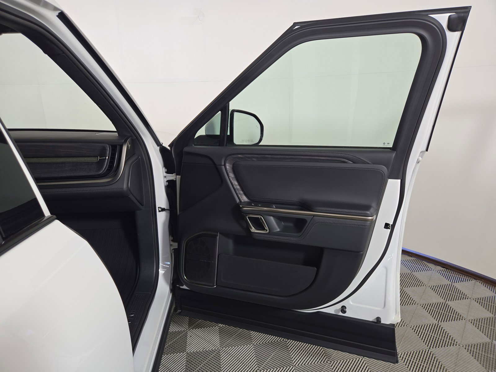 Used 2022 Rivian R1T Adventure image 18