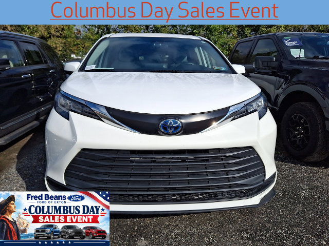 Used 2022 Toyota Sienna LE FWD image 2