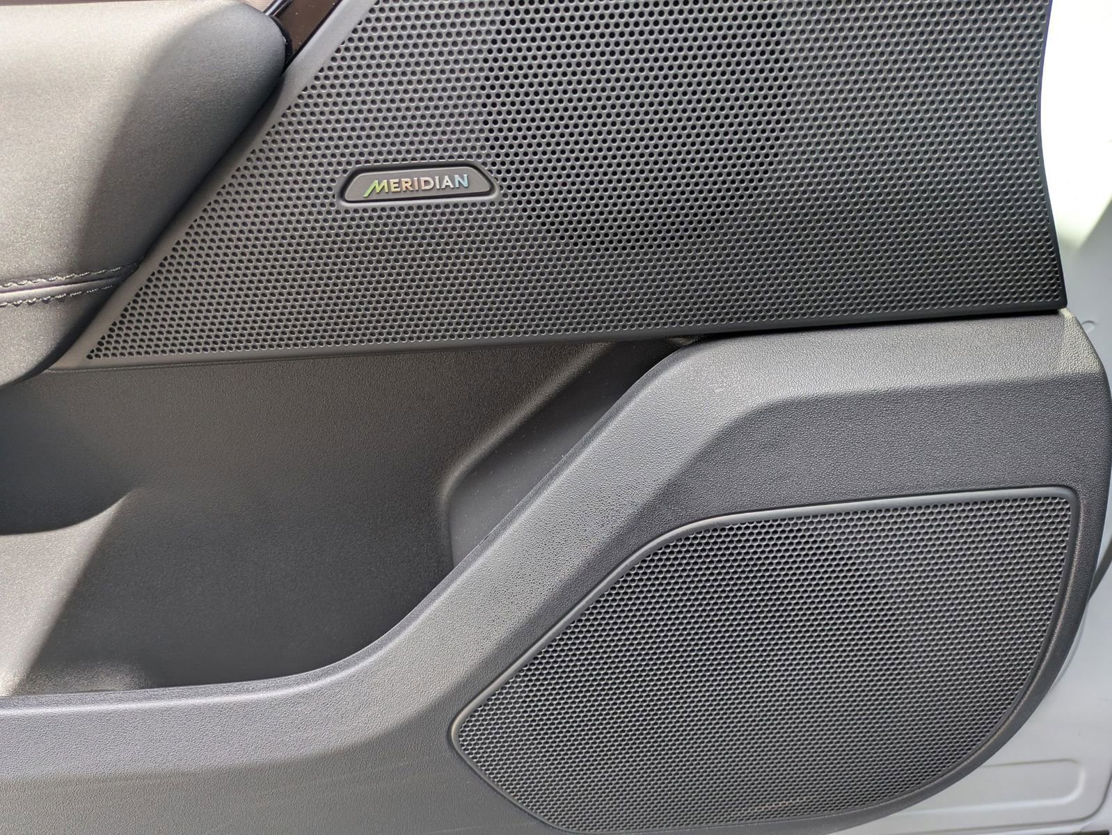 New 2026 Land Rover Range Rover Velar Dynamic SE image 14