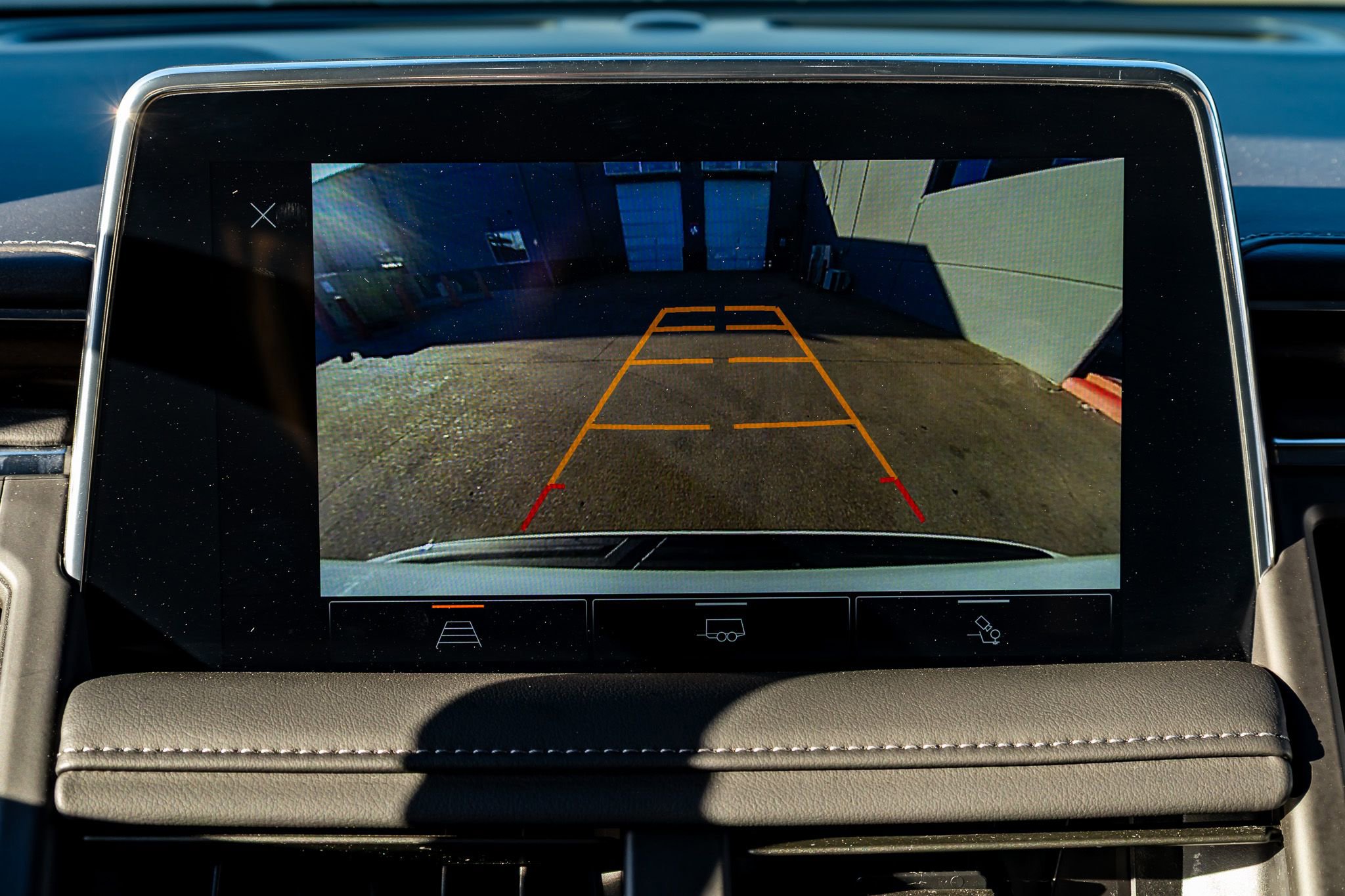 Used 2023 GMC Yukon SLE w/ Max Trailering Package image 25