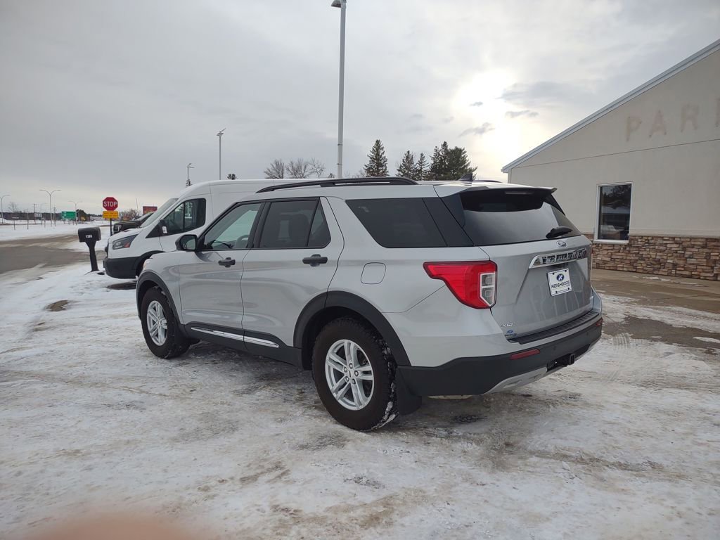 Used 2021 Ford Explorer XLT w/ Equipment Group 202A image 3