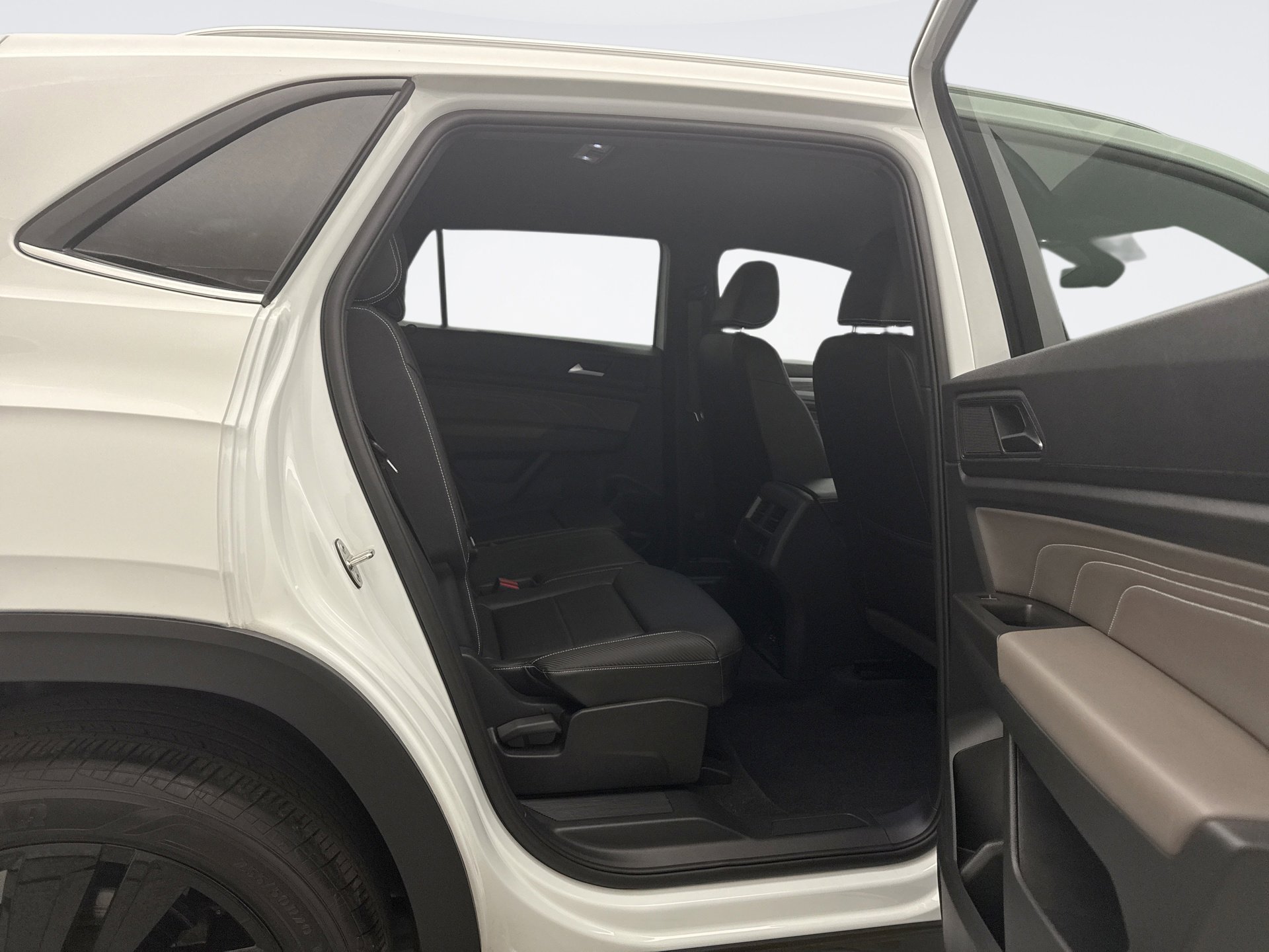 Used 2023 Volkswagen Atlas Cross Sport SE AWD/4WD image 18