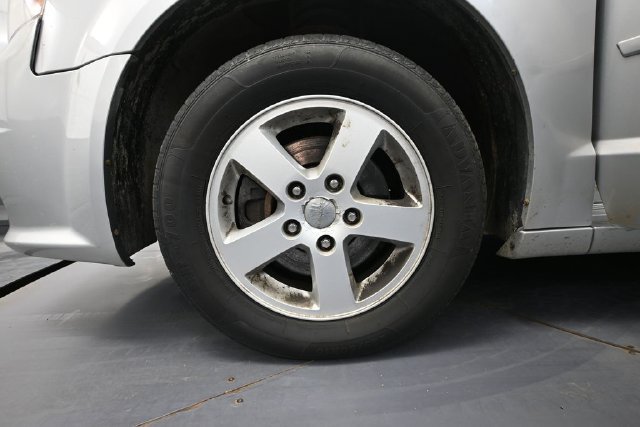 Used 2012 Dodge Grand Caravan SXT FWD image 12