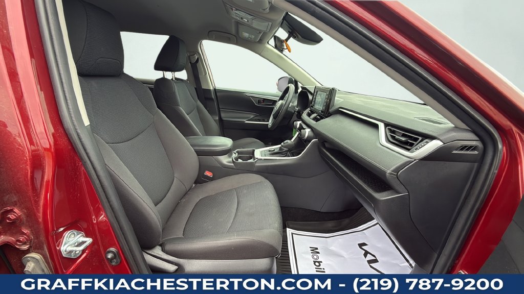 Used 2021 Toyota RAV4 LE AWD/4WD image 32