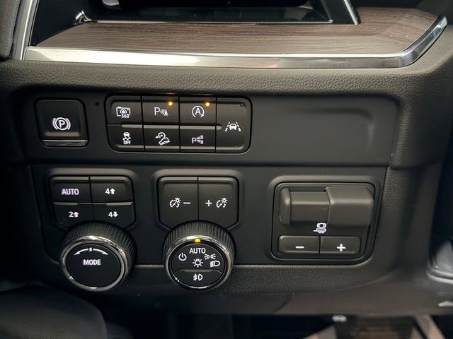 New 2026 Chevrolet Suburban LT image 17