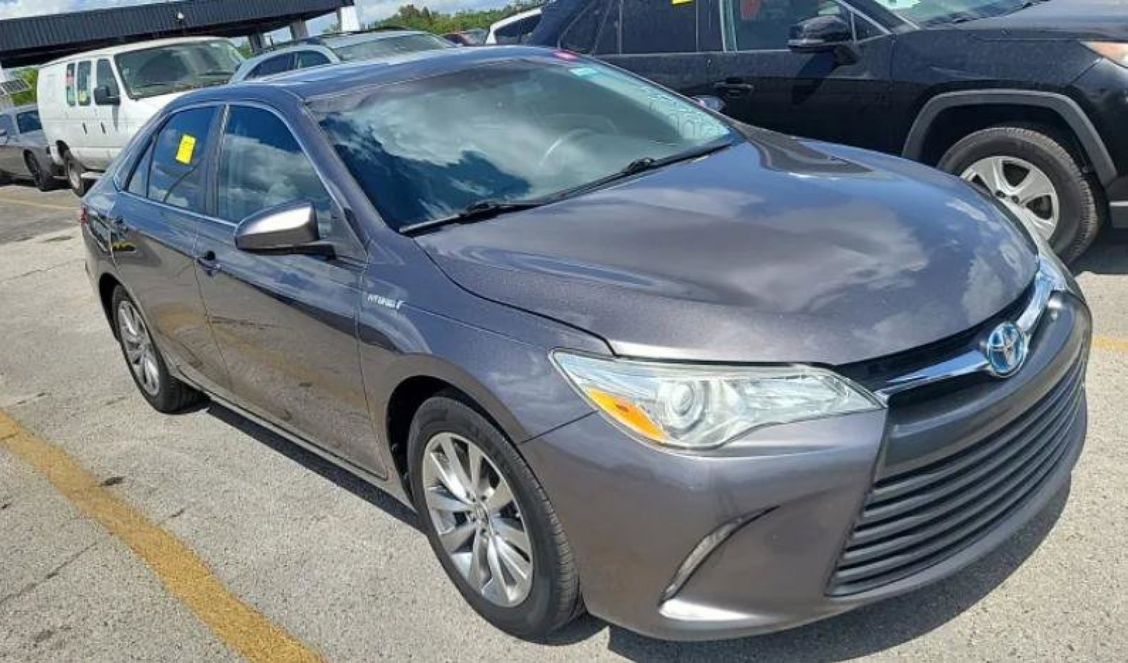 Used 2017 Toyota Camry XLE w/ Moonroof Package image 4