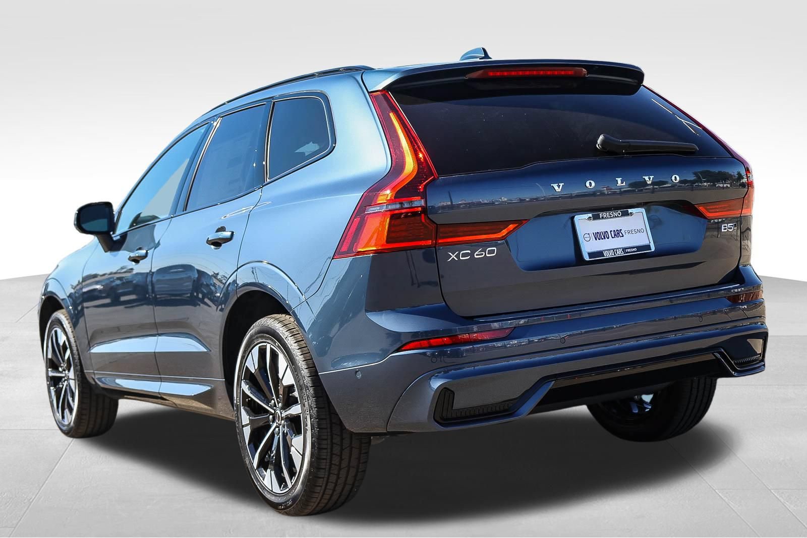 New 2026 Volvo XC60 B5 Plus w/ Climate Package AWD/4WD image 7
