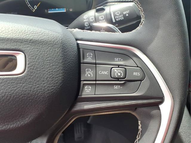 Used 2023 Jeep Grand Cherokee Altitude AWD/4WD image 17