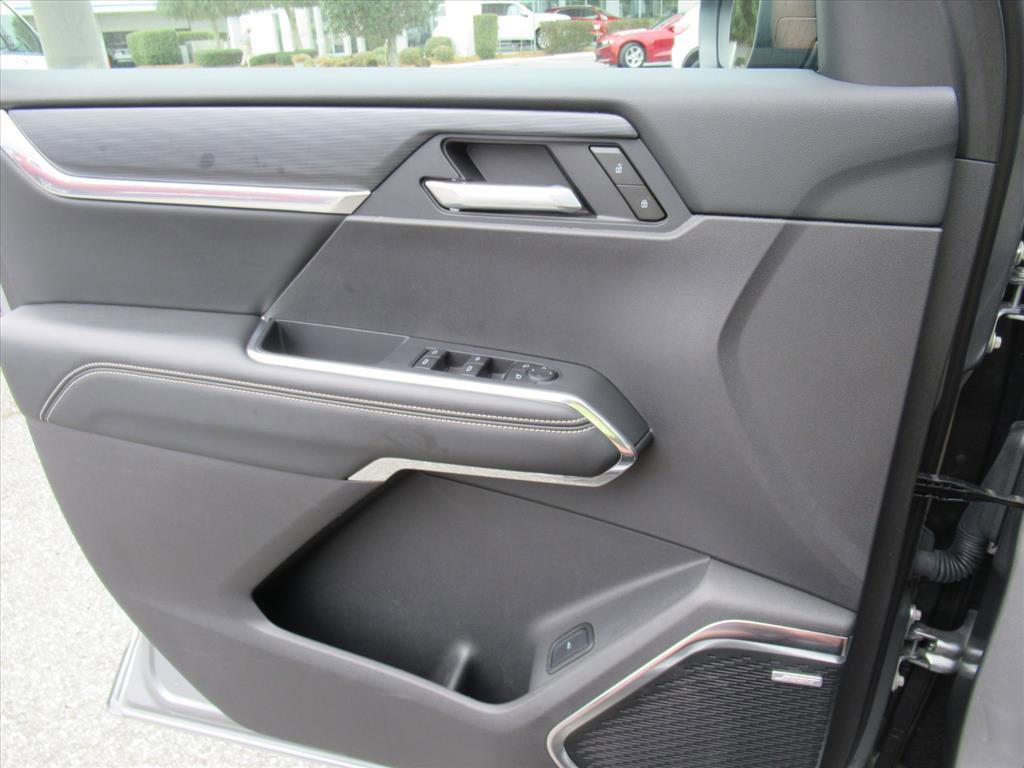 Used 2025 GMC Acadia Elevation image 17