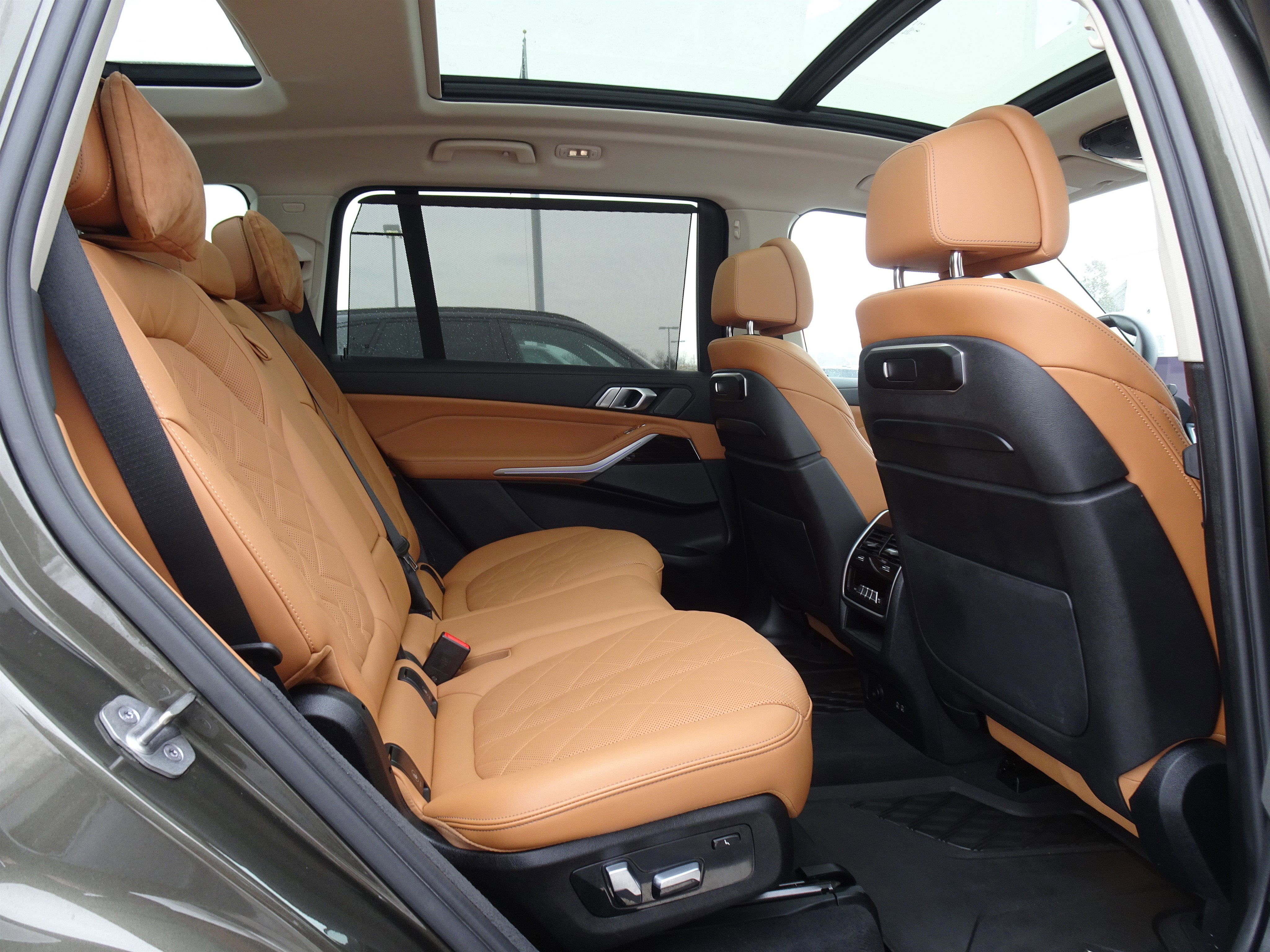 Used 2023 BMW X7 xDrive40i w/ Premium Package image 28