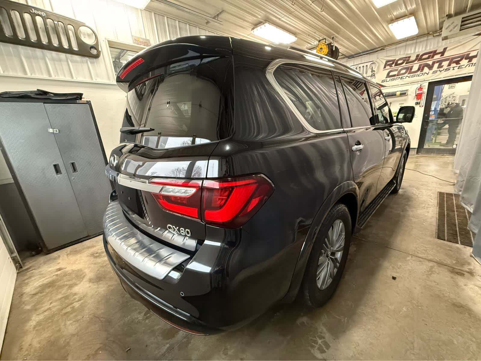 Used 2024 INFINITI QX80 Luxe w/ Cargo Package image 6