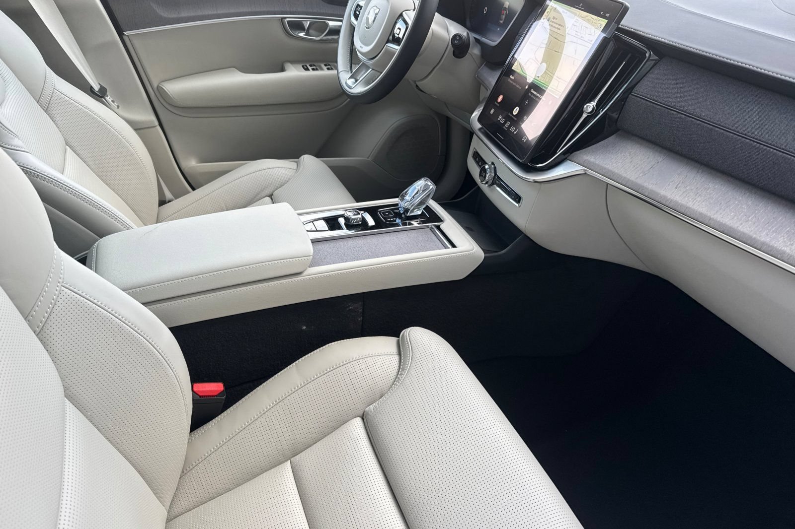 New 2026 Volvo XC90 T8 Ultra w/ Protection Package AWD/4WD image 16