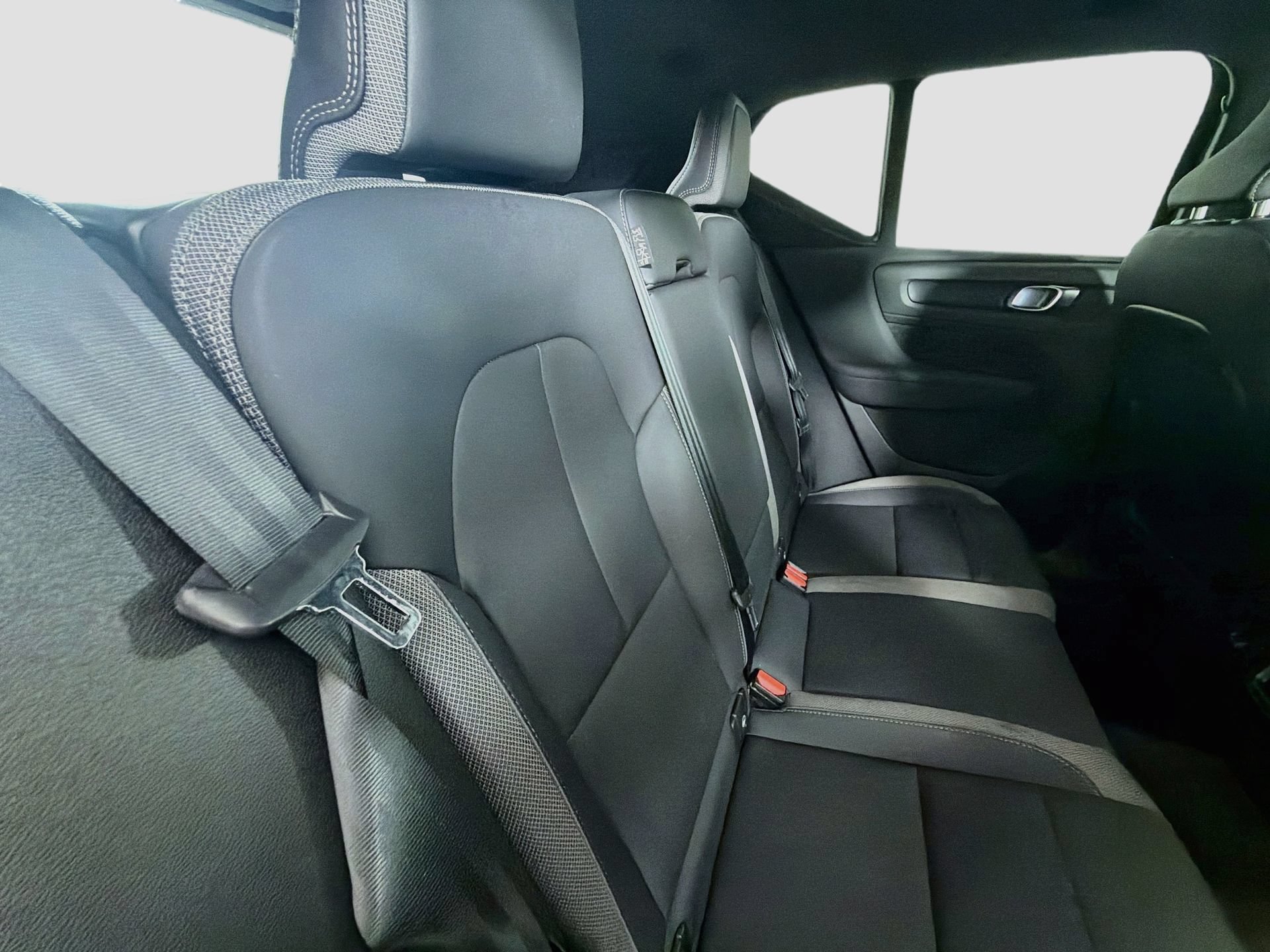 Certified 2023 Volvo XC40 Recharge Core w/ Protection Package Premier AWD/4WD image 26
