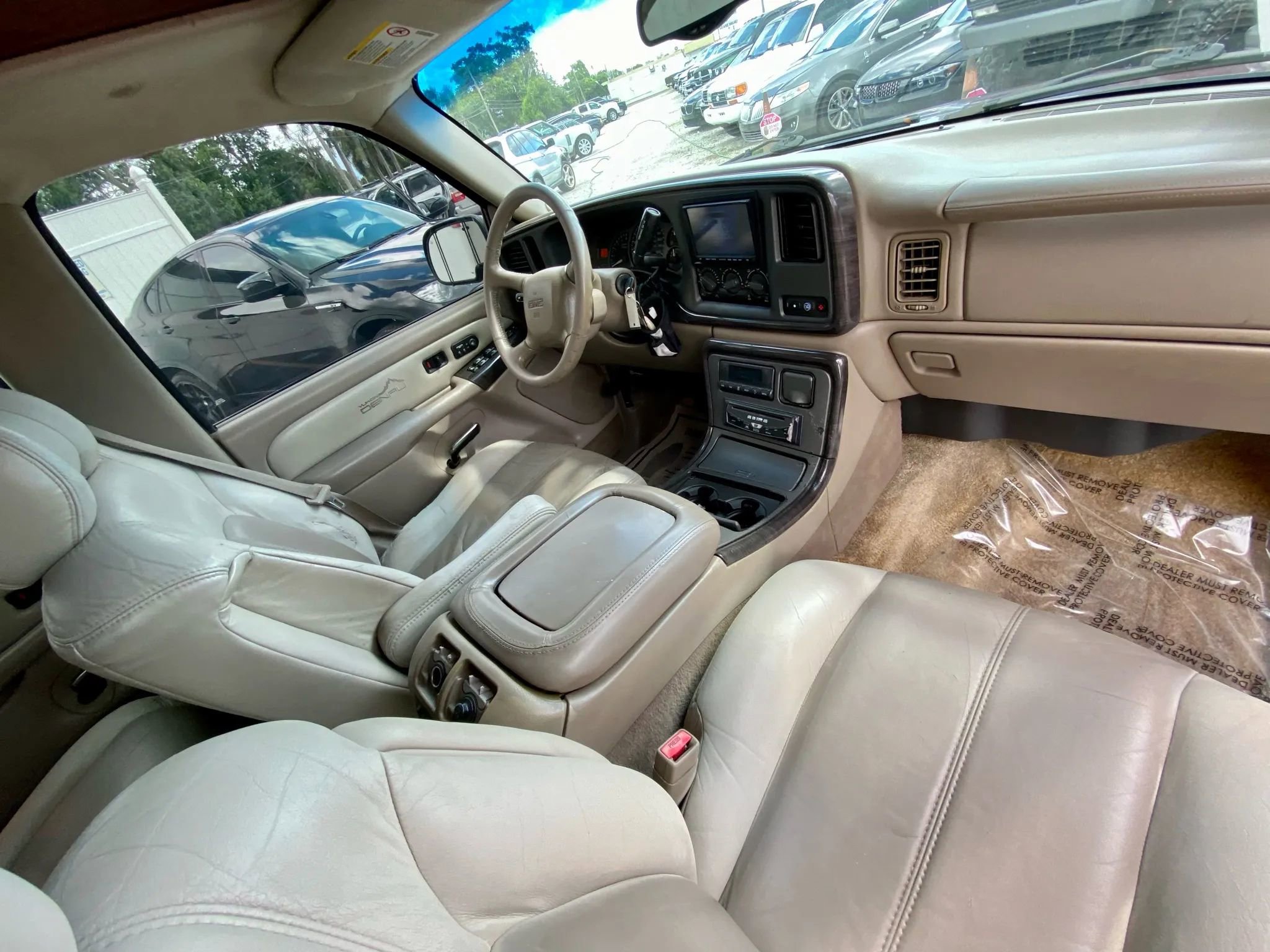 Used 2002 GMC Yukon XL Denali image 2