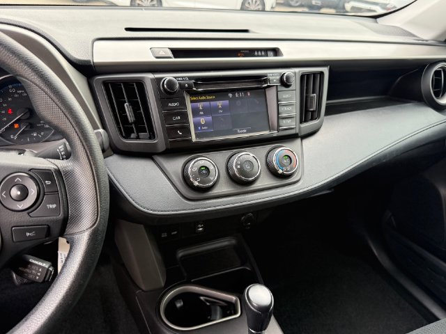 Used 2018 Toyota RAV4 LE FWD image 16