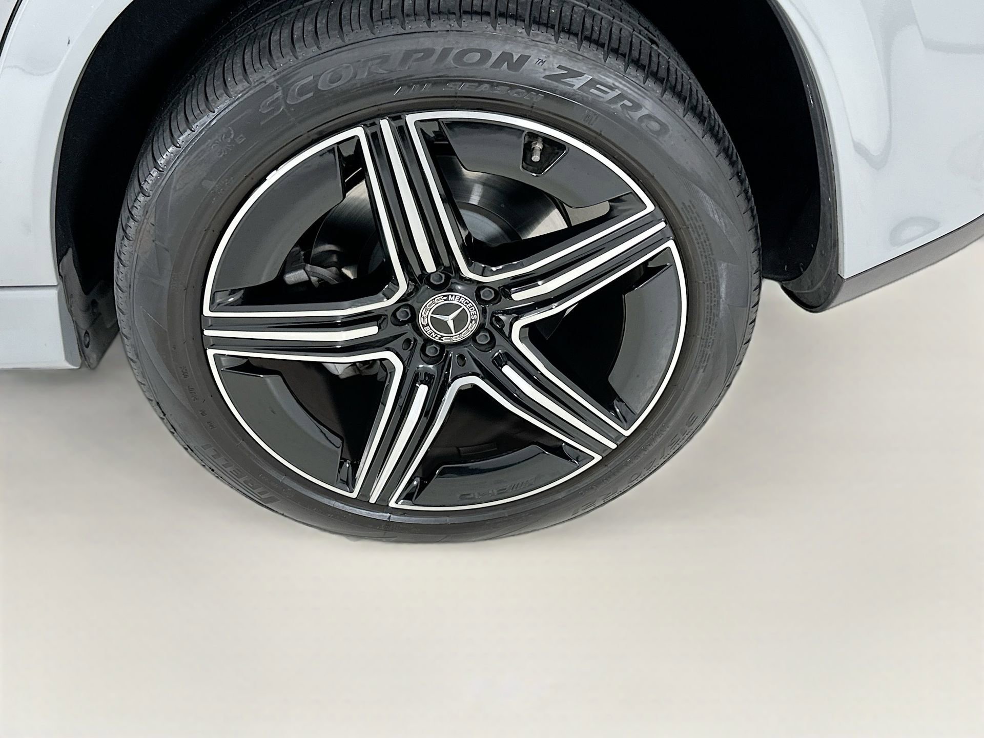 Used 2025 Mercedes-Benz GLE 450e 4MATIC image 33