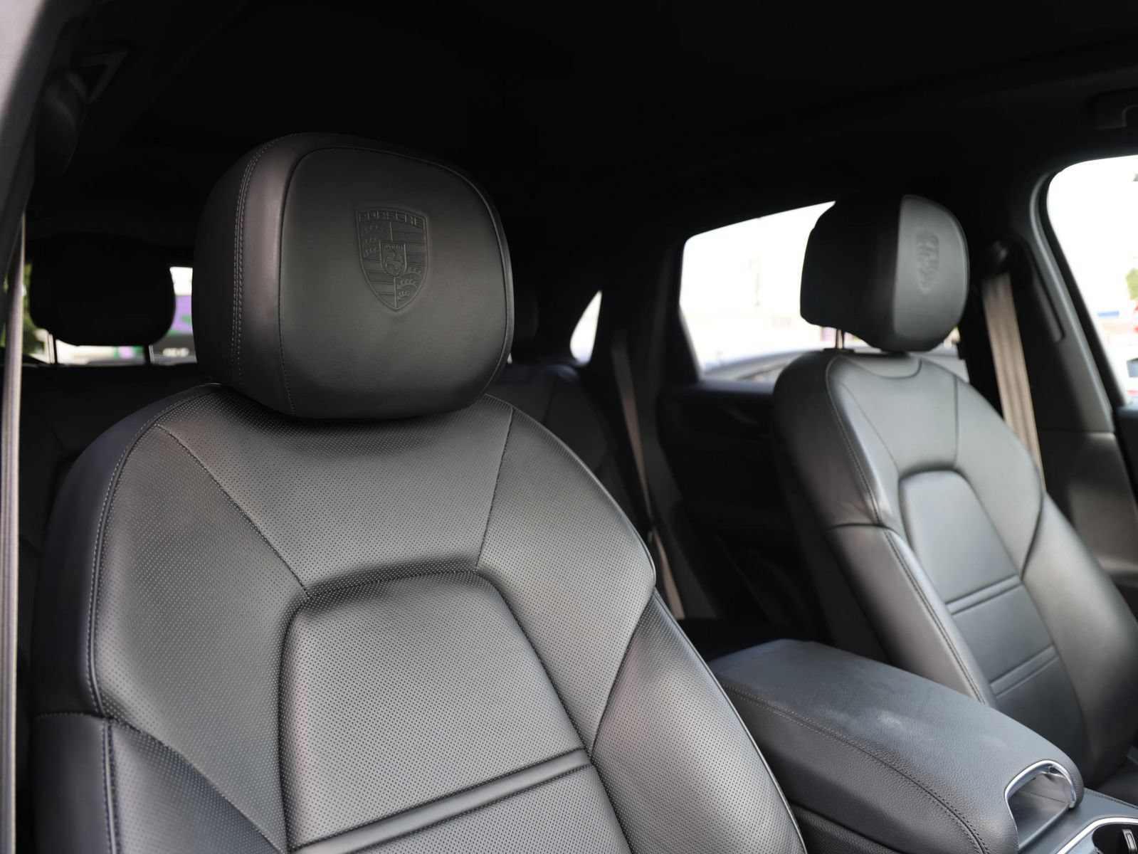 Used 2022 Porsche Cayenne Platinum Edition AWD/4WD image 24