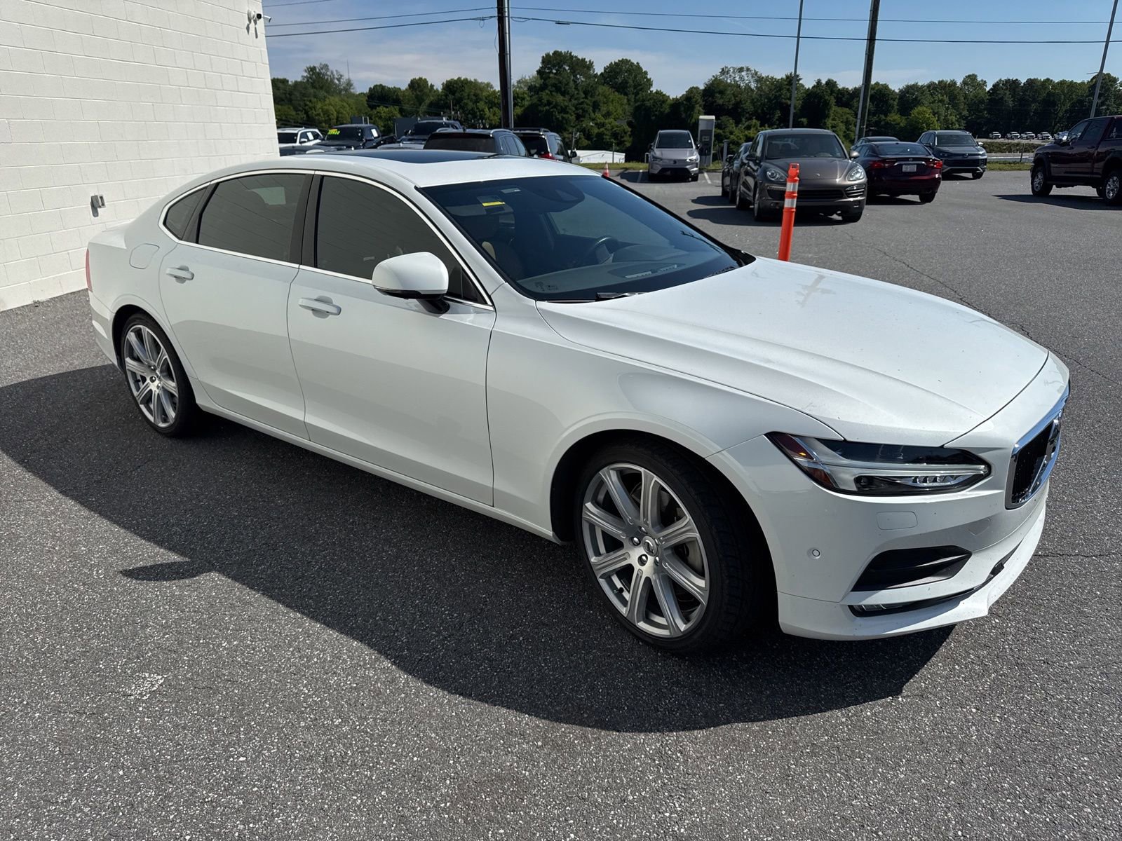 Used 2018 Volvo S90 T6 Momentum w/ Convenience Package AWD/4WD image 3