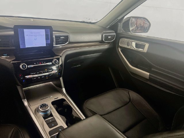 Used 2022 Ford Explorer Limited w/ Equipment Group 301A RWD image 17