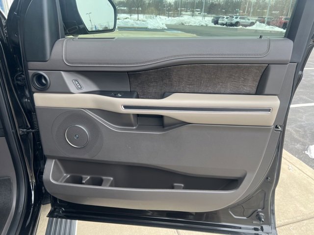 Used 2021 Ford Expedition Limited image 30