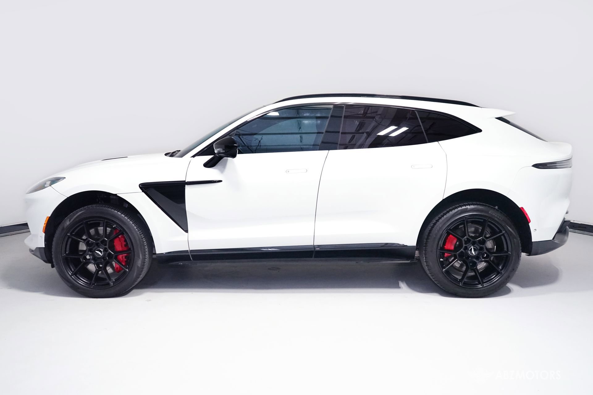 Used 2021 Aston Martin DBX AWD/4WD image 5