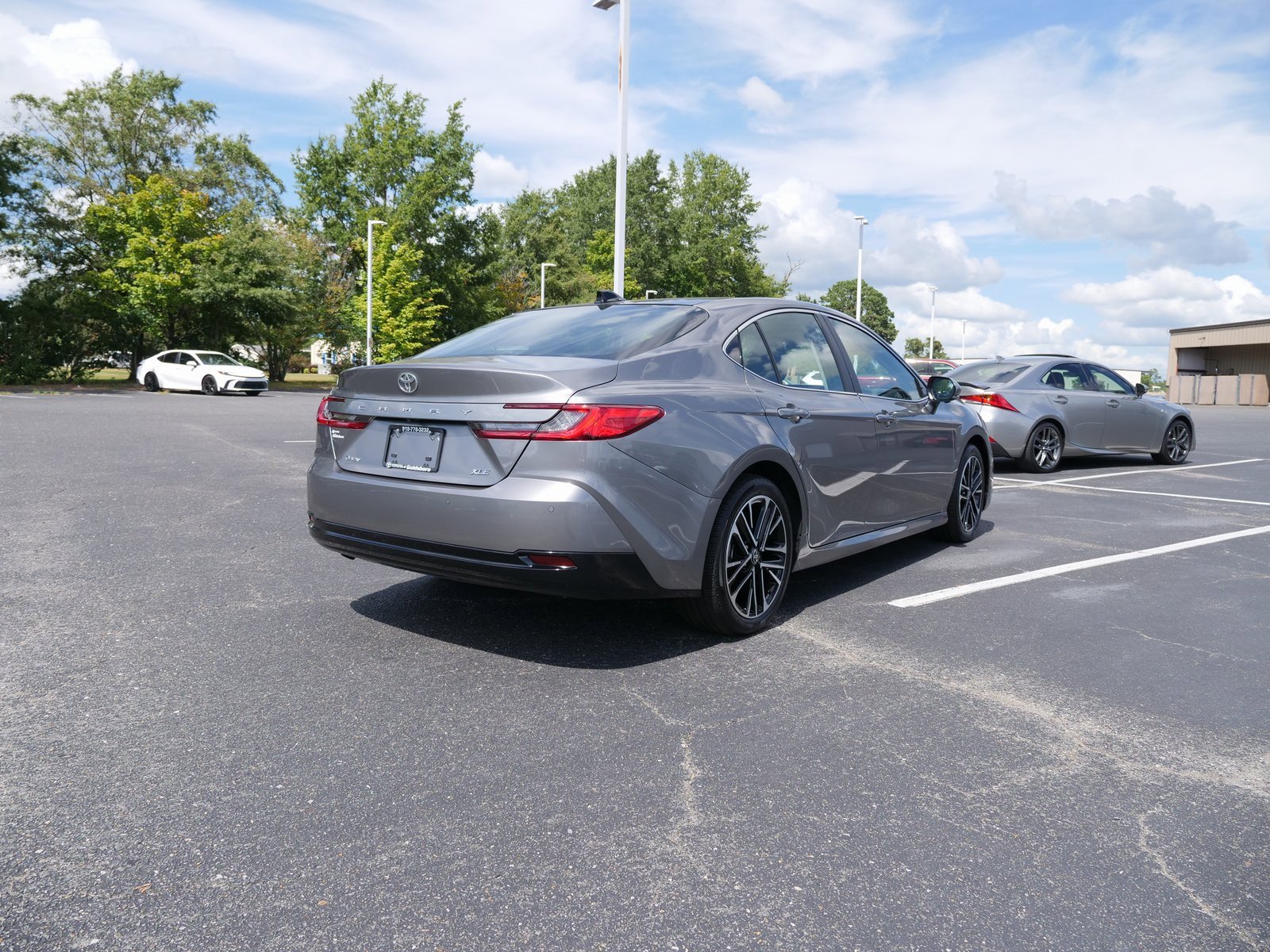 Used 2025 Toyota Camry XLE image 4