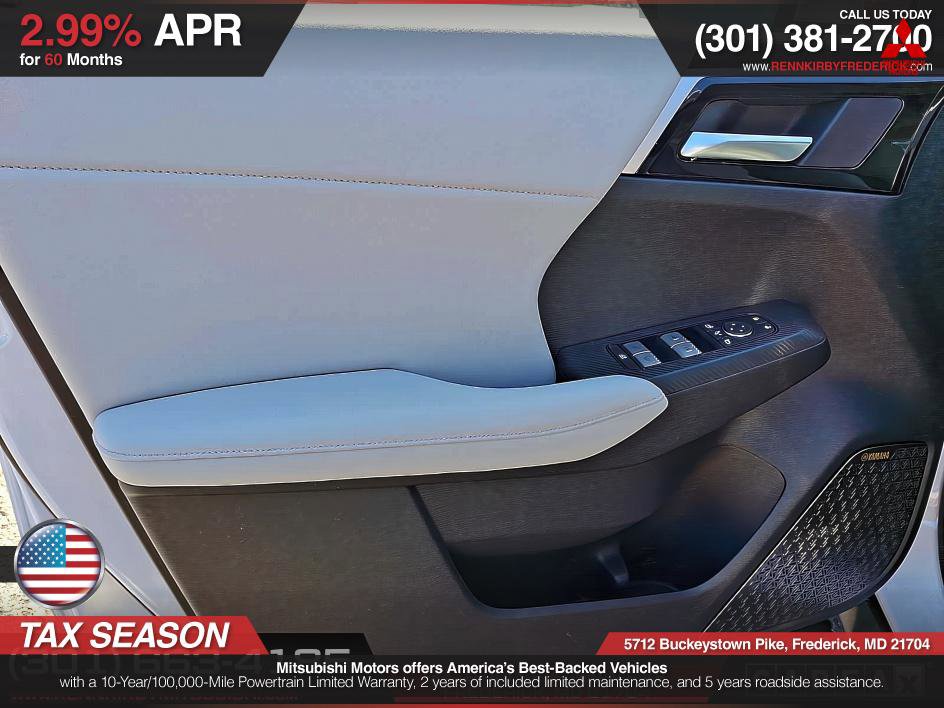 Used 2025 Mitsubishi Outlander SE image 10