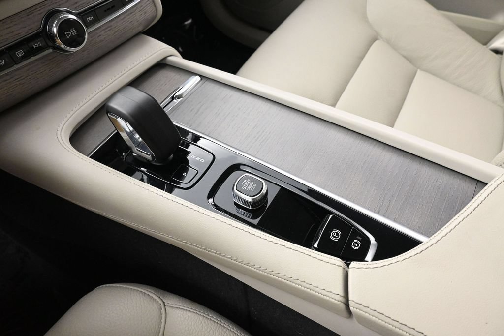 Used 2024 Volvo XC90 T8 Plus AWD/4WD image 41