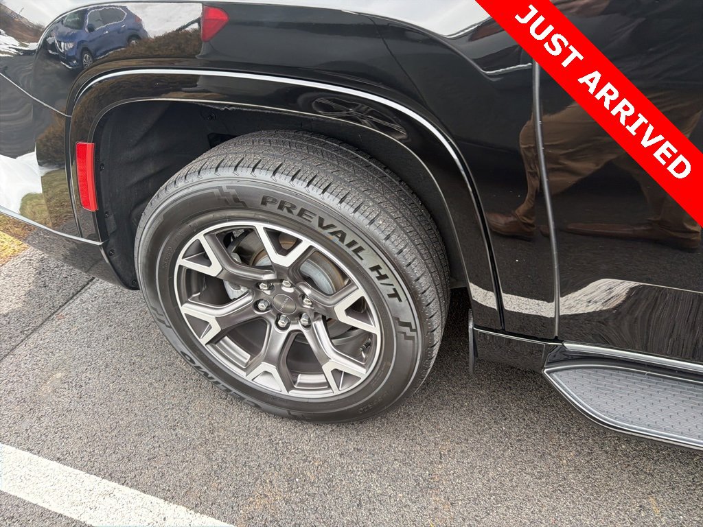 Used 2024 Jeep Wagoneer L Series III w/ Flexible Seating Group image 4