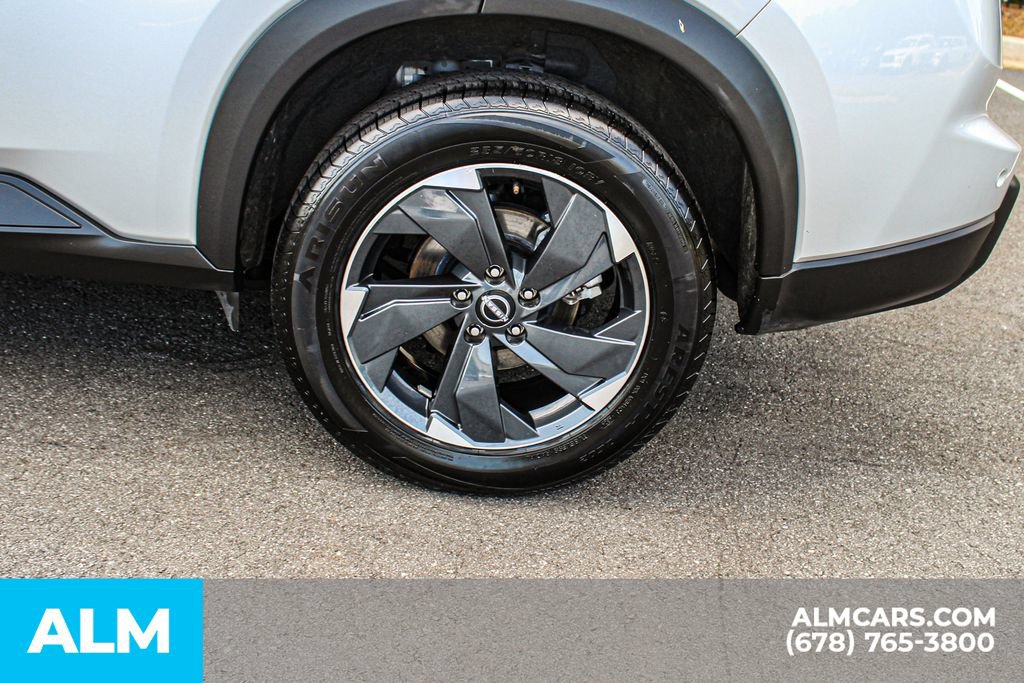 Used 2024 Nissan Rogue SV AWD/4WD image 15