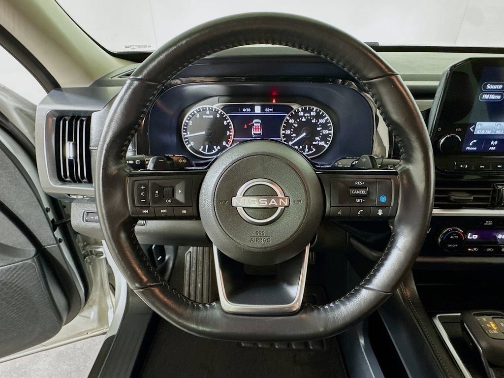Used 2025 Nissan Pathfinder SL FWD image 9