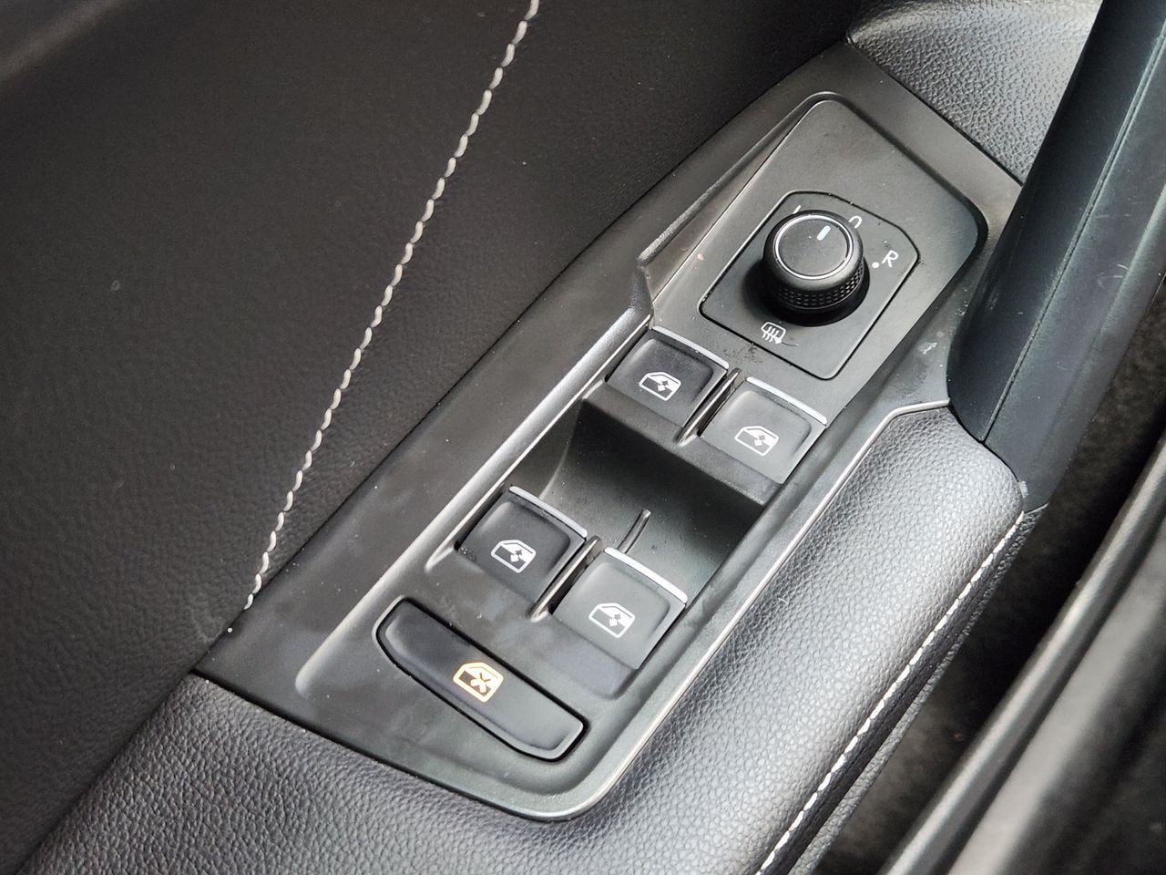 Used 2024 Volkswagen Tiguan SE FWD image 18