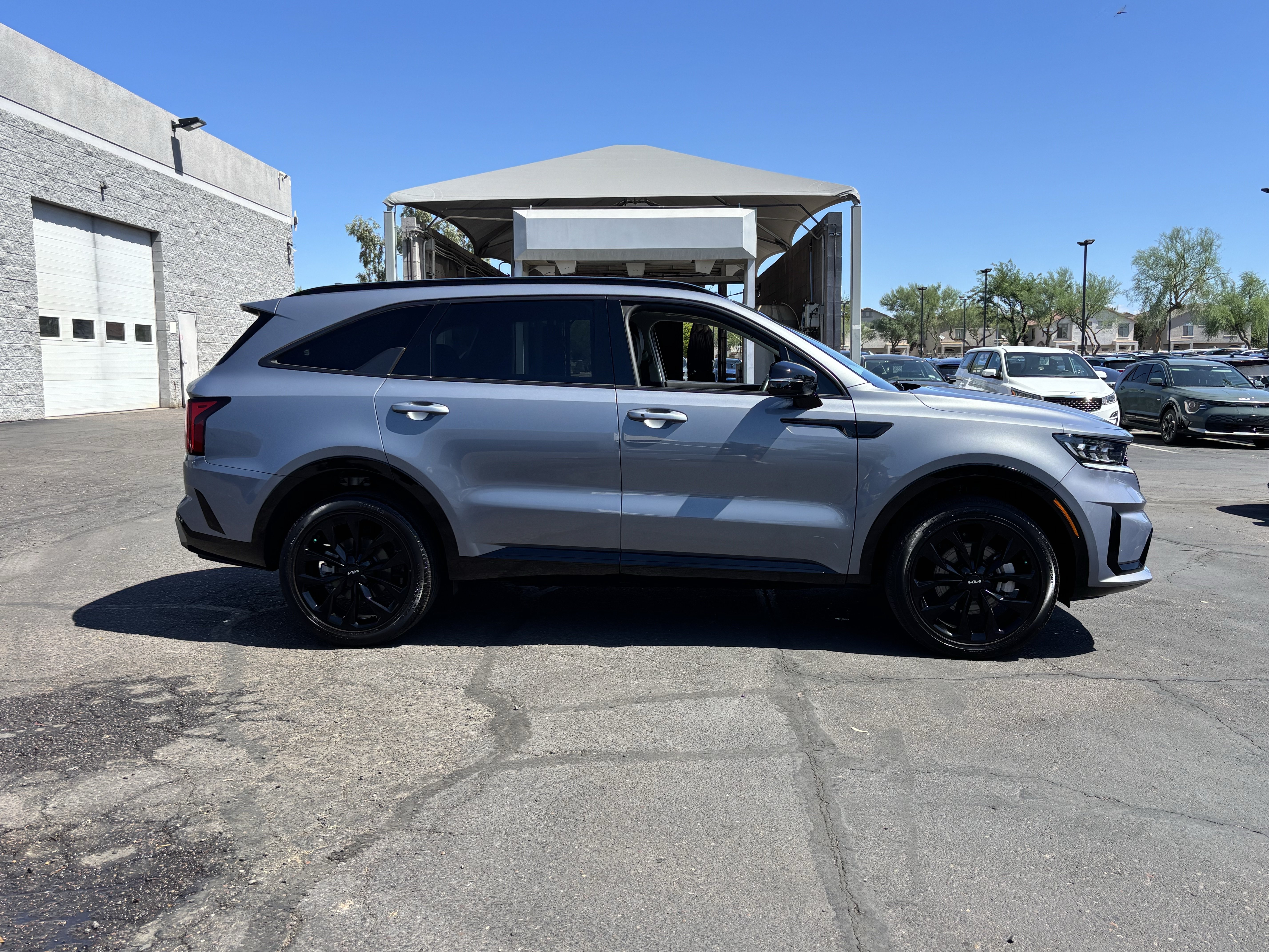 Certified 2023 Kia Sorento SX AWD/4WD image 2