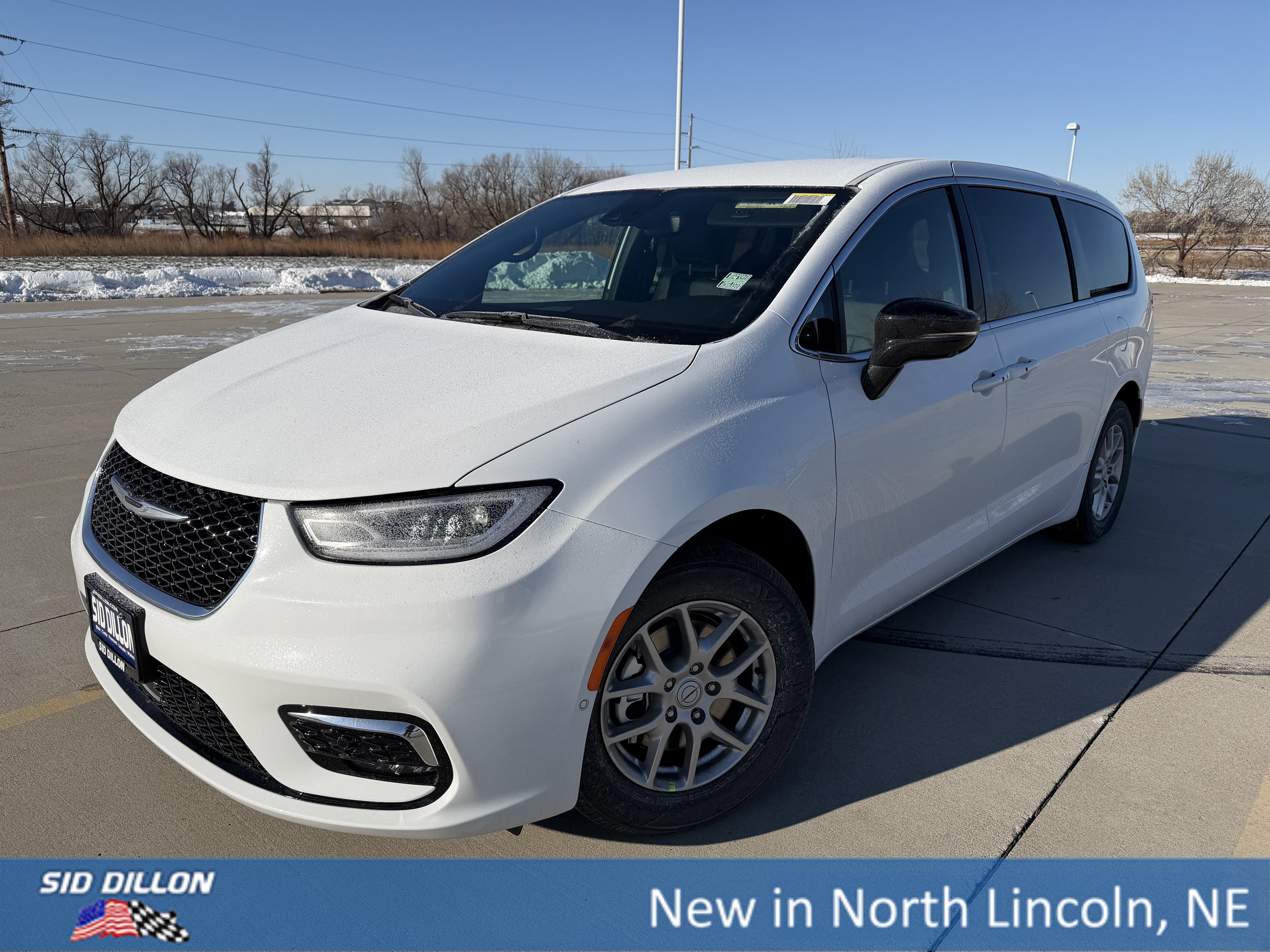 New 2026 Chrysler Pacifica Select