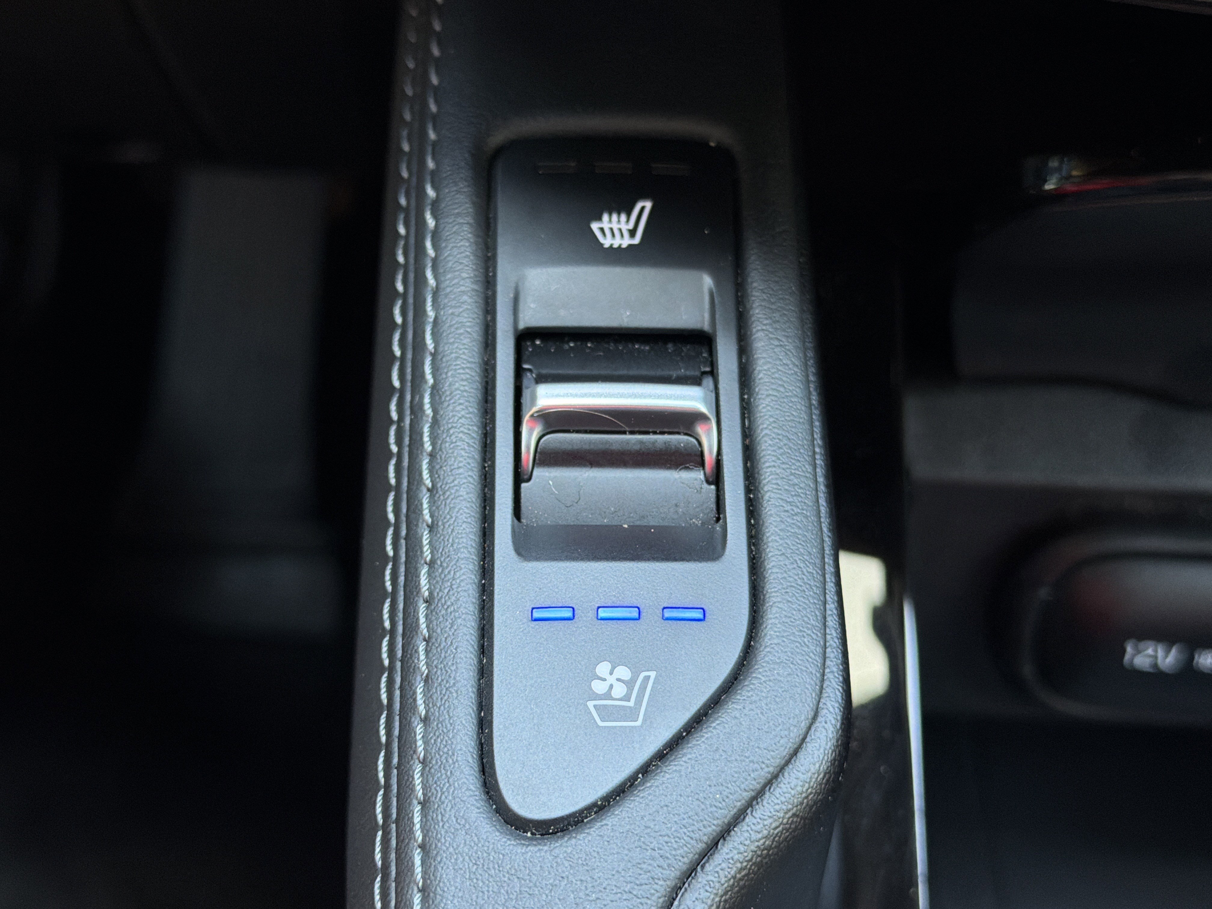 Used 2024 Kia Telluride EX w/ EX Captain's Chair Package AWD/4WD image 9