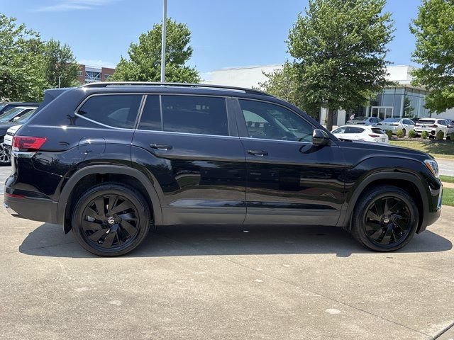 Used 2024 Volkswagen Atlas SE FWD image 2